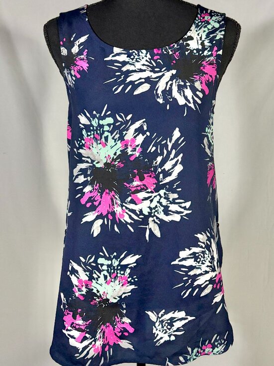 Banana Republic Tops - Banana Republic Tank Top Women’s M Navy Floral Side Button Blouse EUC